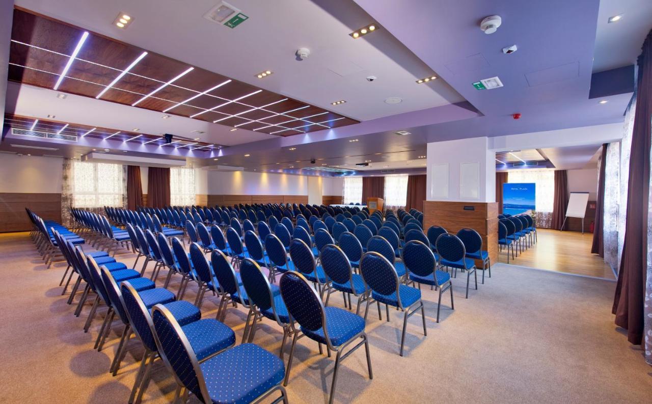 Hotel Plaza Омиш Экстерьер фото