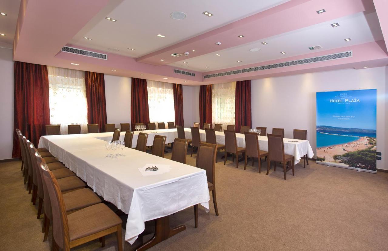 Hotel Plaza Омиш Экстерьер фото