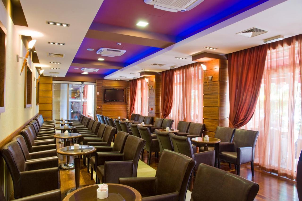 Hotel Plaza Омиш Экстерьер фото