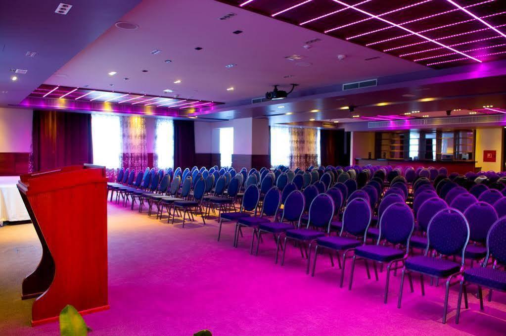 Hotel Plaza Омиш Экстерьер фото