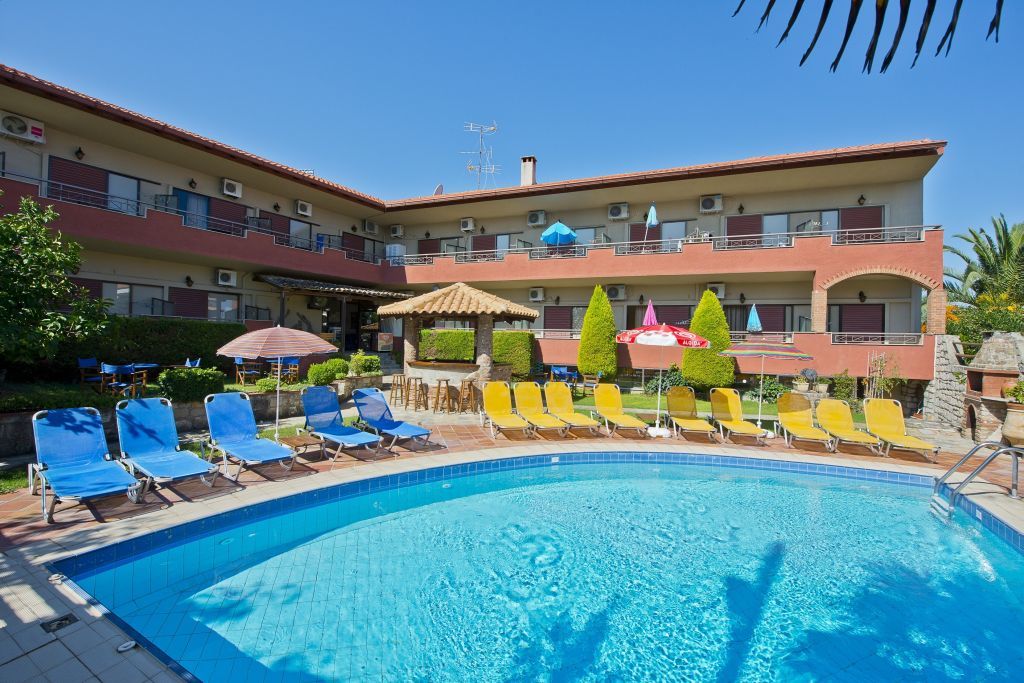 Hotel Plaza Омиш Экстерьер фото